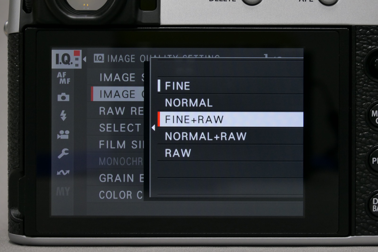 FUJIFILM FINE+RAW selection screen