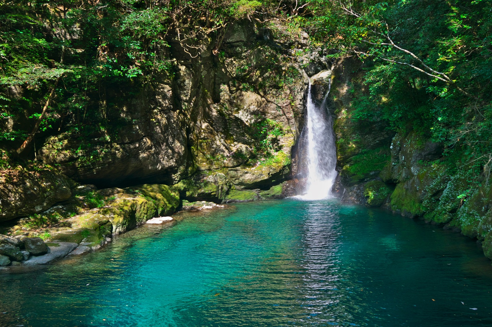 Waterfall photo before partial correction